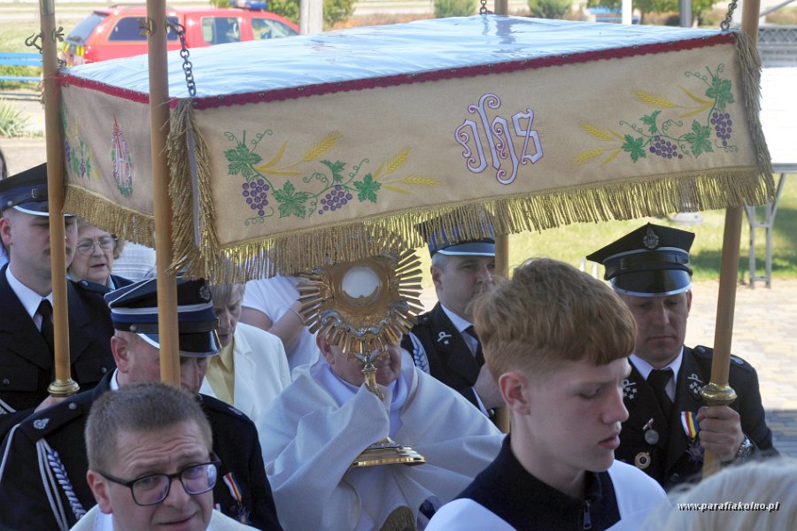 64 Procesja odpustowa.jpg